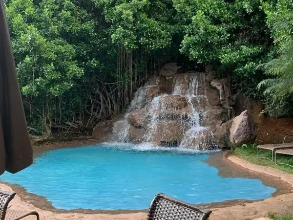 Construcción e instalación de piscinas de fibra en Cerdanyola